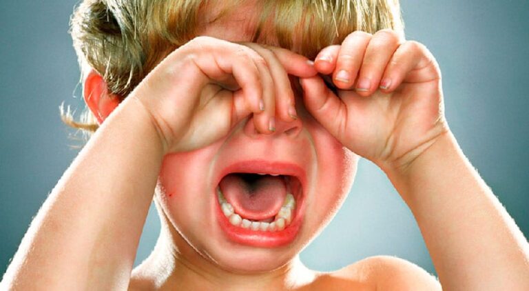 10 coisas que podes dizer às crianças em vez de «para de chorar»